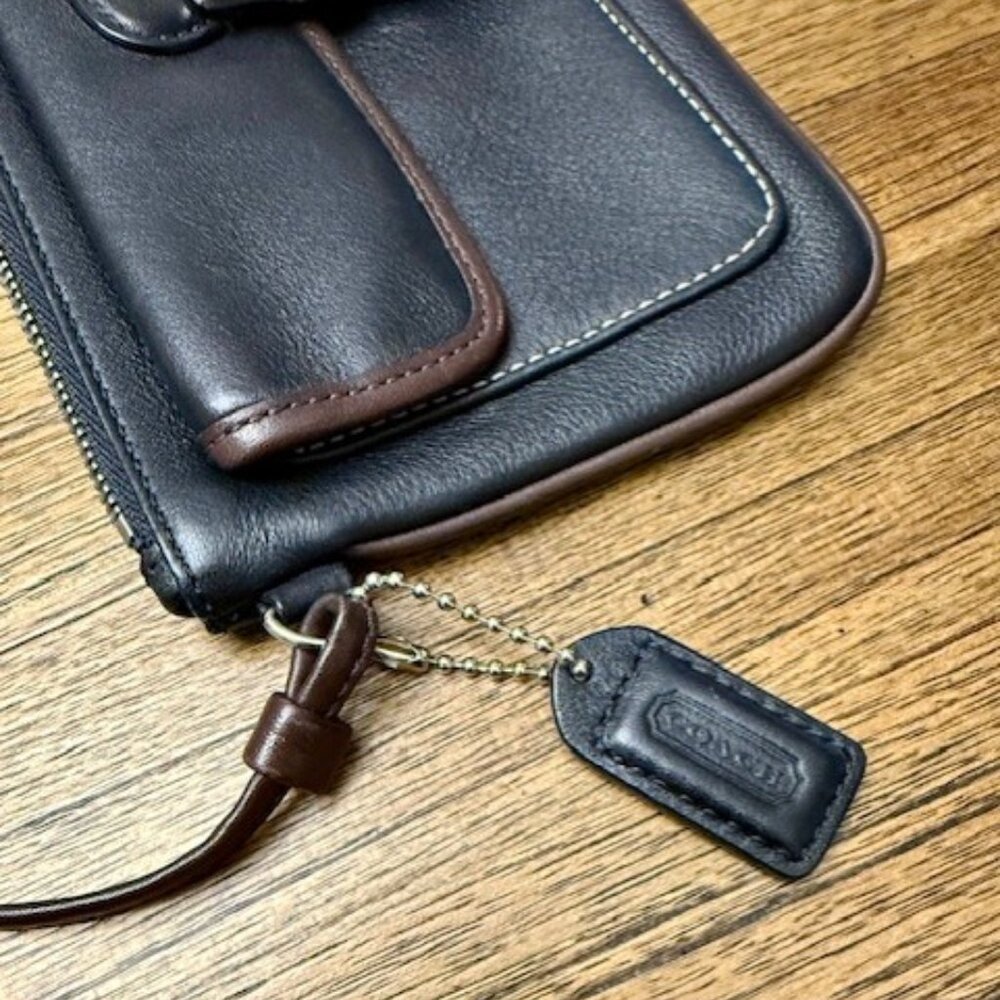 COACH "SOHO" Vintage Leather Wristlet - Picture 3 of 14